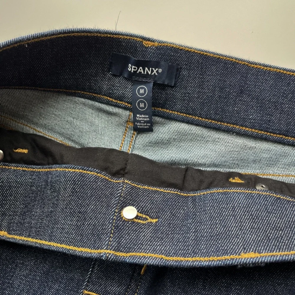 Spanx SpanxShape EveryWear Flare Pull On Denim Jeans Raw Indigo Womens Medium